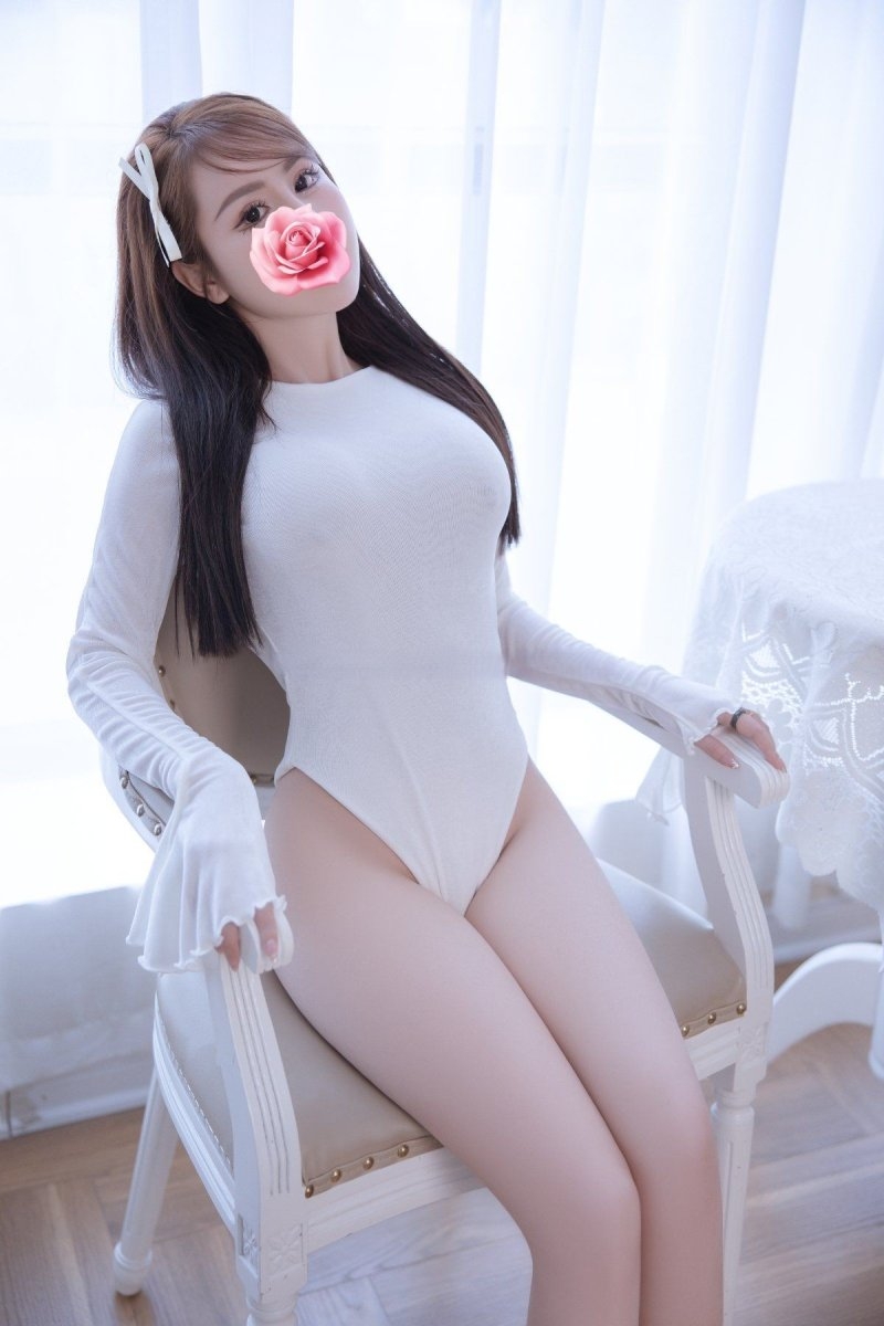 TRANG MY - NHỎ NHẮN DỄ THƯƠNG , DA TRẮNG DÁNG XINH LÀM TÌNH CỰC ĐỈNH